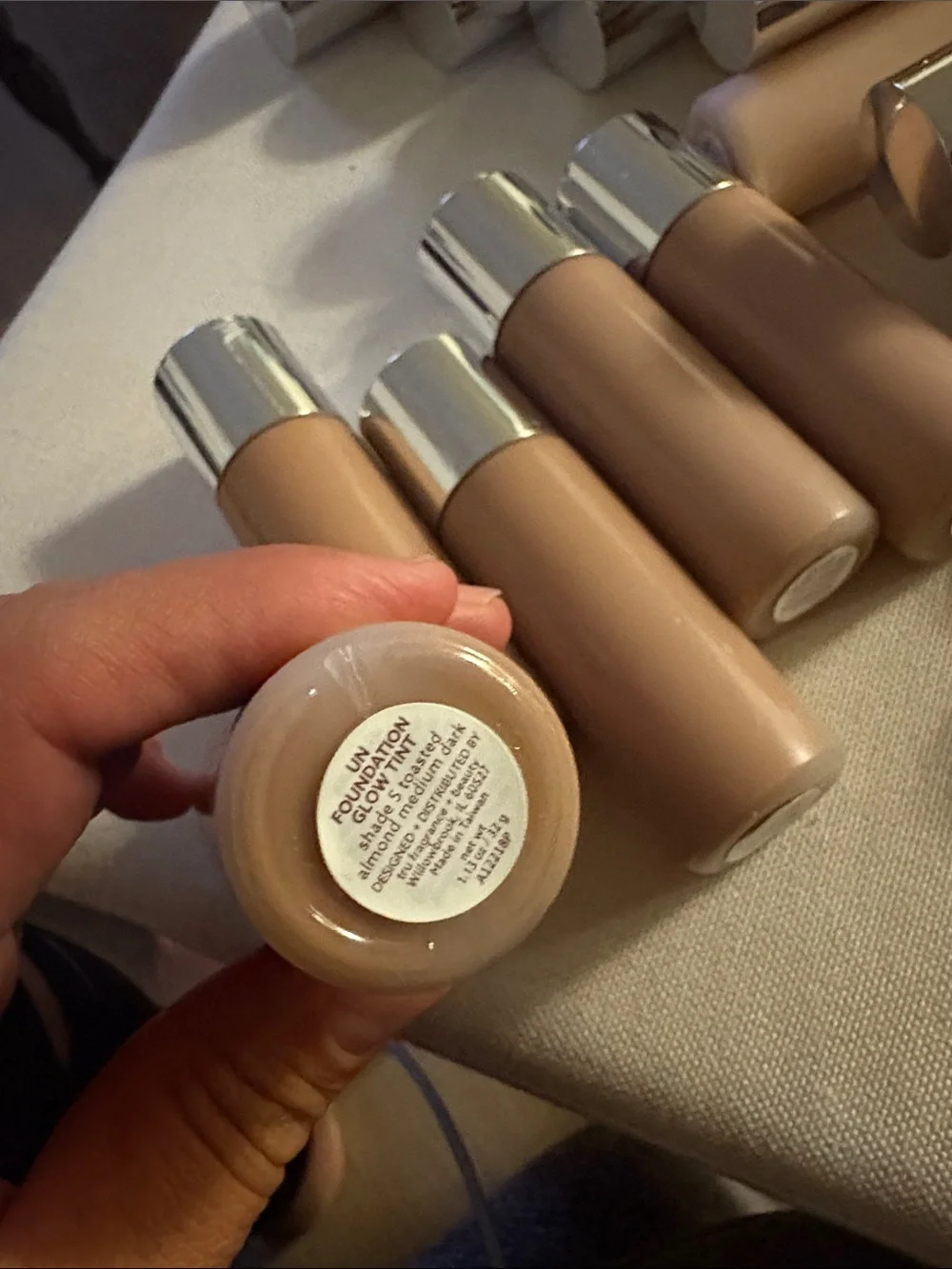 Undone beauty Liquid Foundation - Medium Warm Finish shade 5 toasted almond
